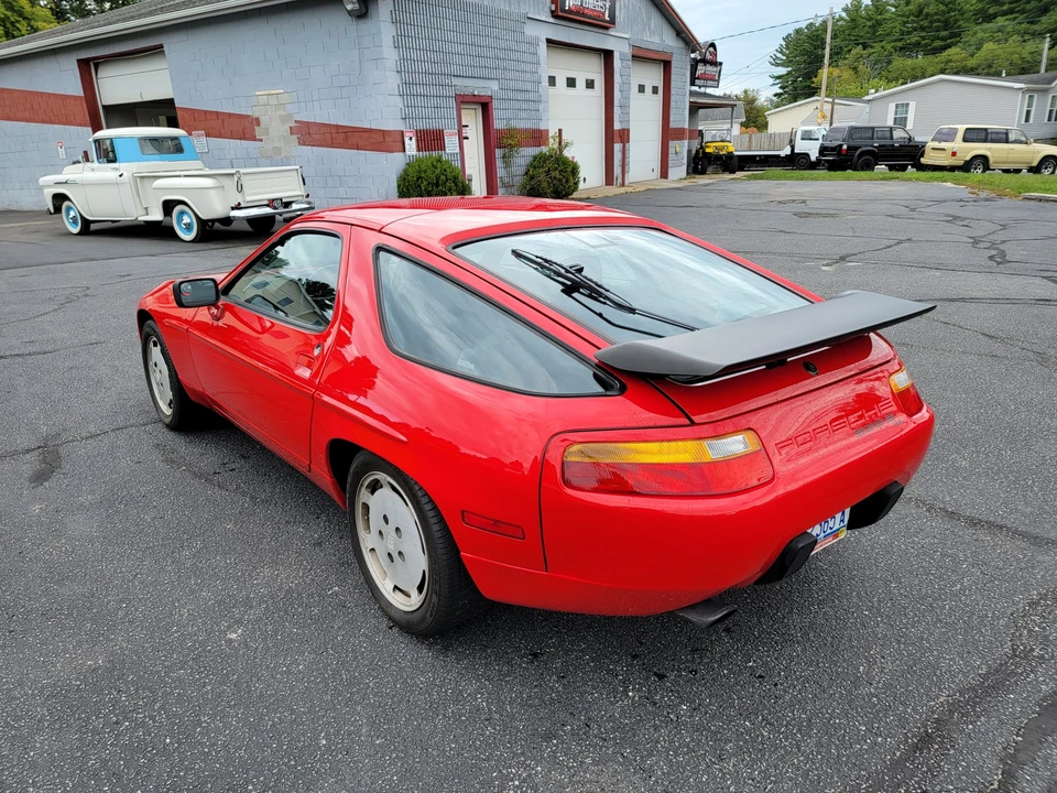 1988 Porsche 928 S4 - Image 13 of 31