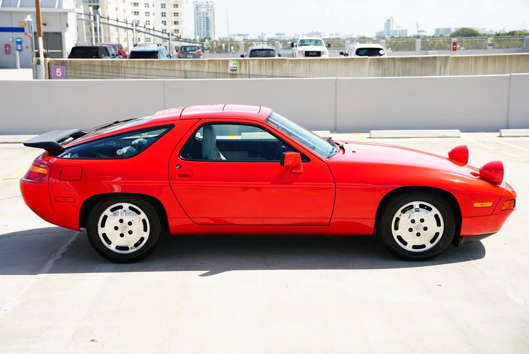 1988 Porsche 928 S4 - Image 10 of 31