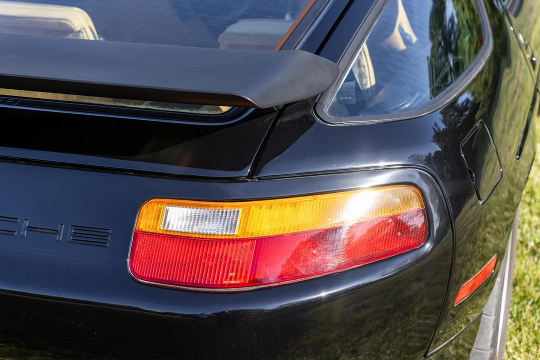 1988 Porsche 928 S4 - Image 24 of 31