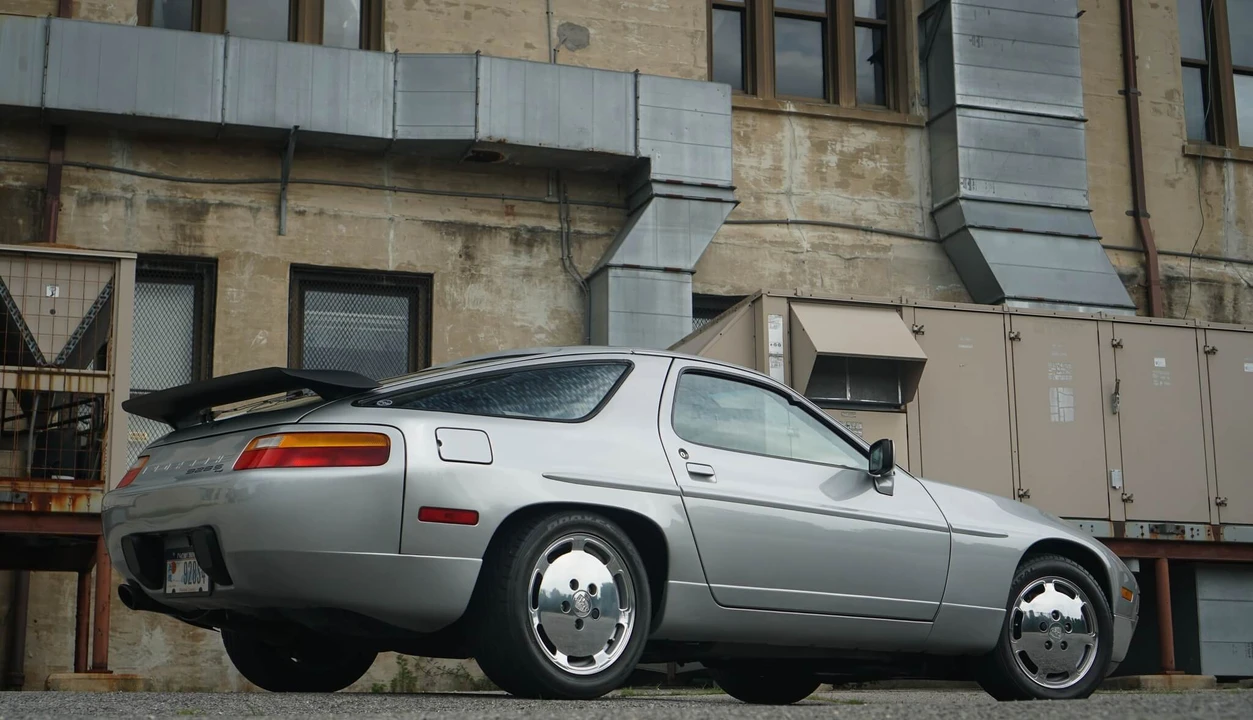 1988 Porsche 928 S4 - Image 11 of 31