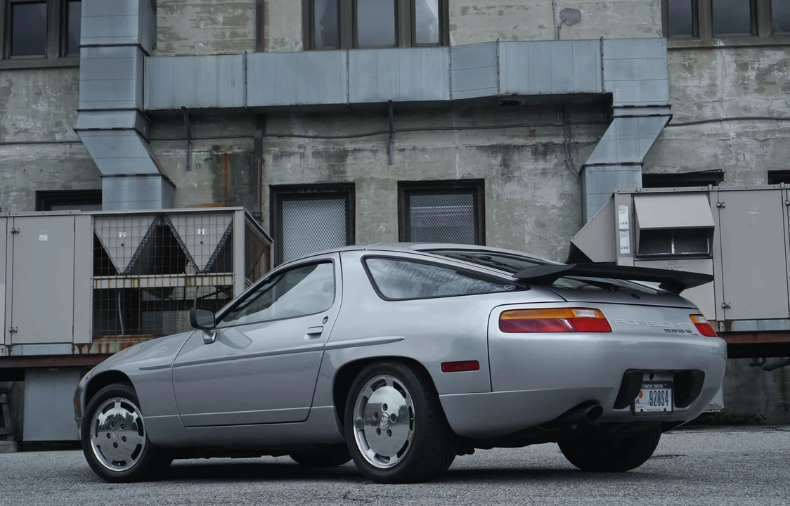 1988 Porsche 928 S4 - Image 7 of 31