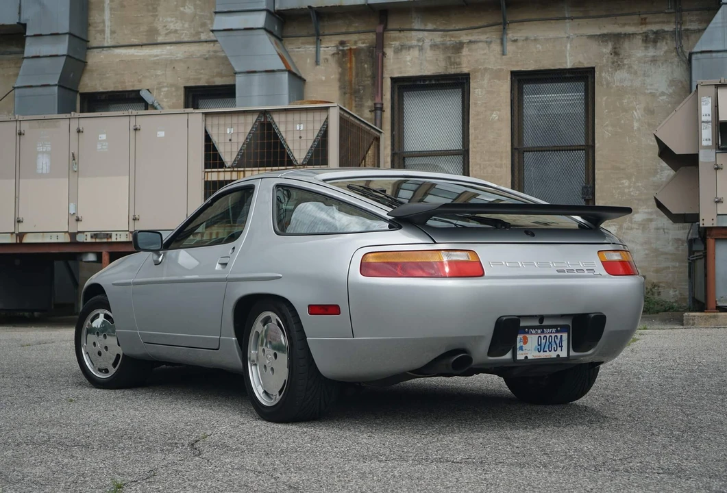 1988 Porsche 928 S4 - Image 8 of 31