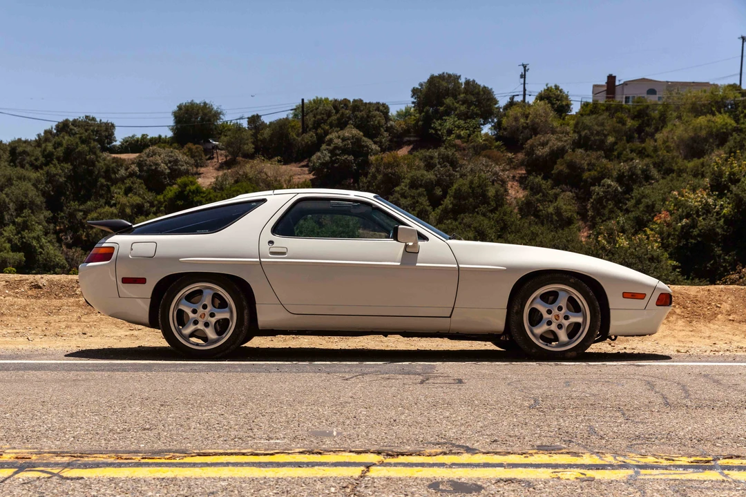 1988 Porsche 928 S4 - Image 10 of 31