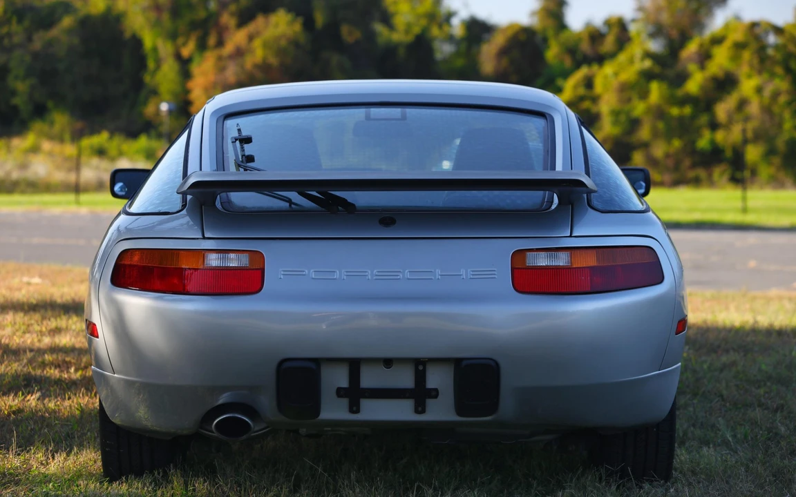 1988 Porsche 928 S4 - Image 8 of 31