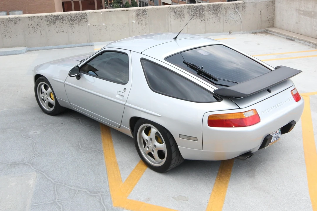 1988 Porsche 928 S4 - Image 8 of 31