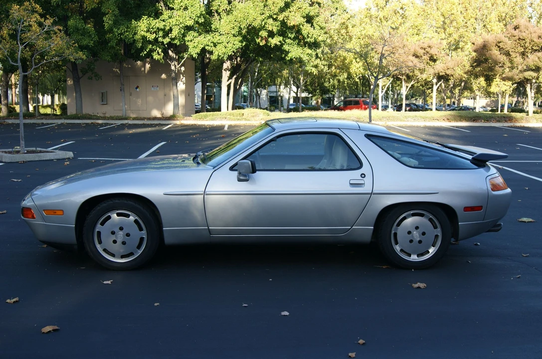 1988 Porsche 928 S4 - Image 2 of 31