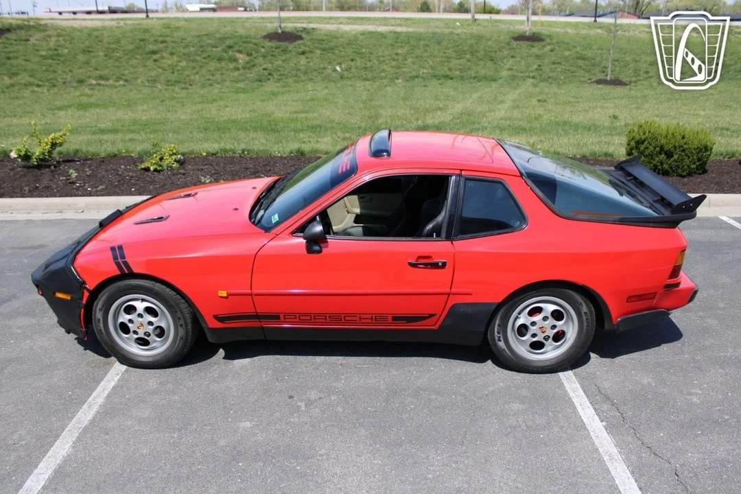 1988 Porsche 944 - Image 12 of 21