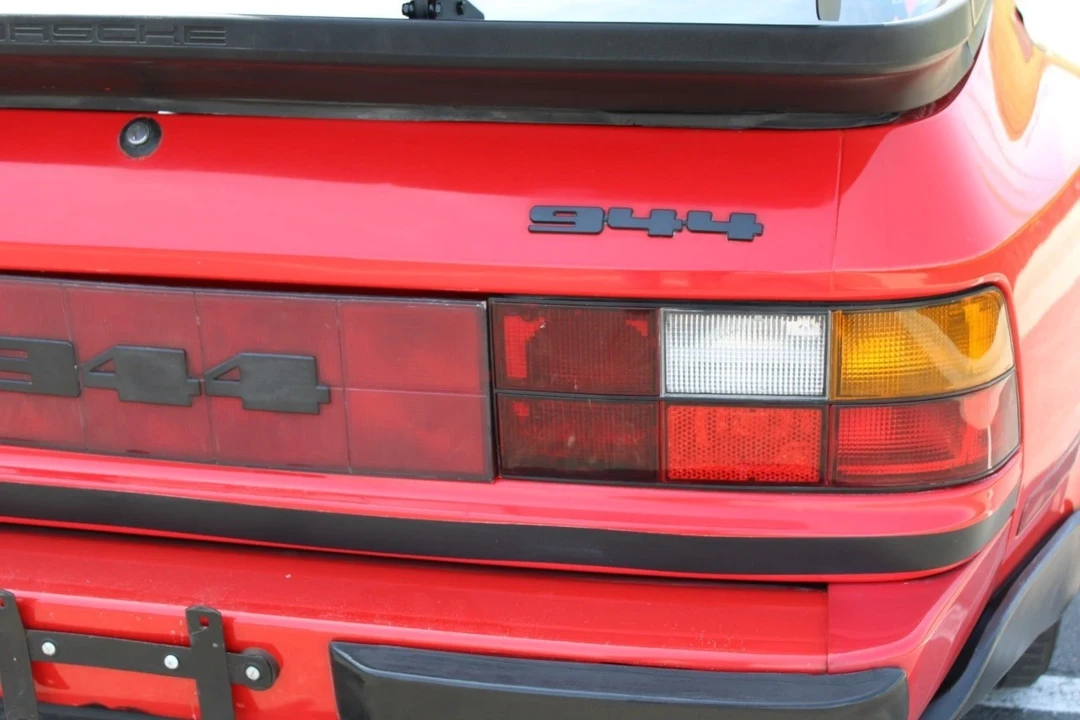 1988 Porsche 944 - Image 13 of 21
