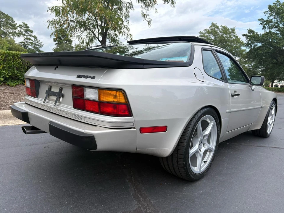 1988 Porsche 944 S - Image 13 of 31
