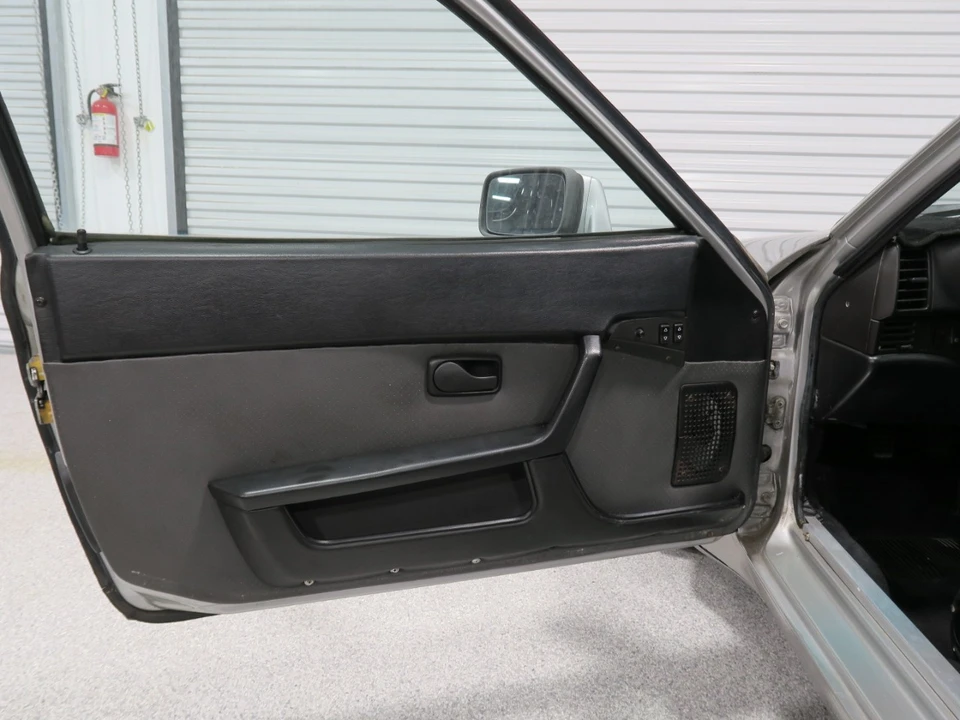 1988 Porsche 944 - Image 15 of 21