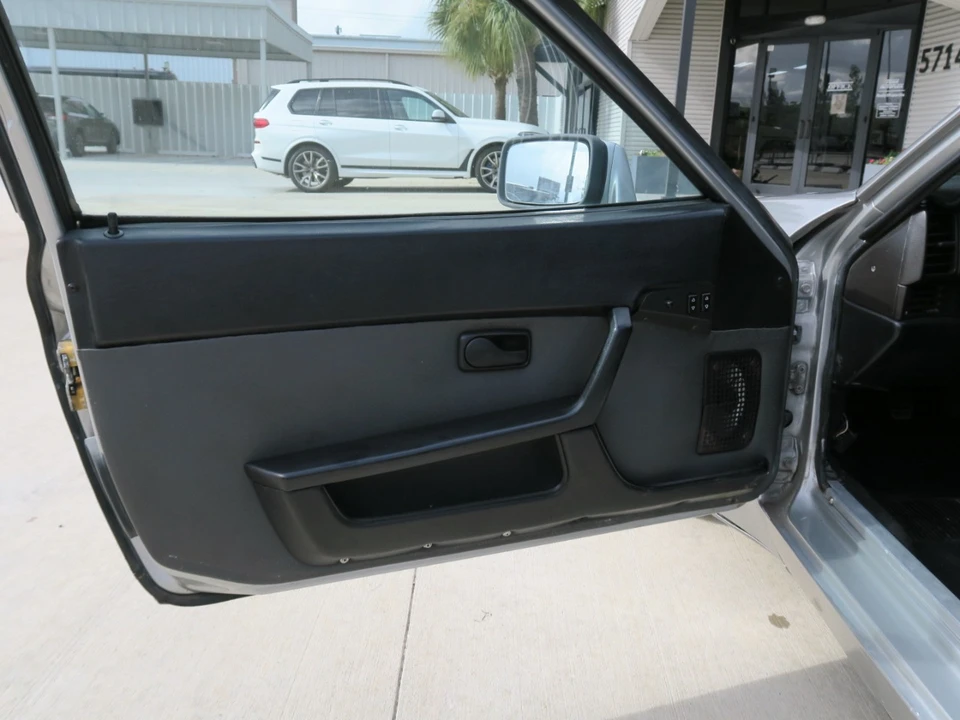 1988 Porsche 944 - Image 15 of 20