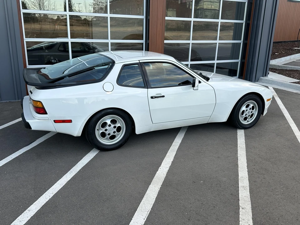 1988 Porsche 944 - Image 20 of 31