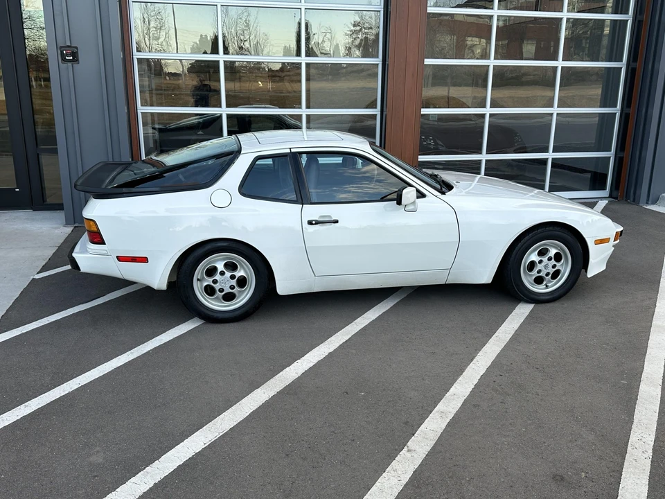 1988 Porsche 944 - Image 19 of 31