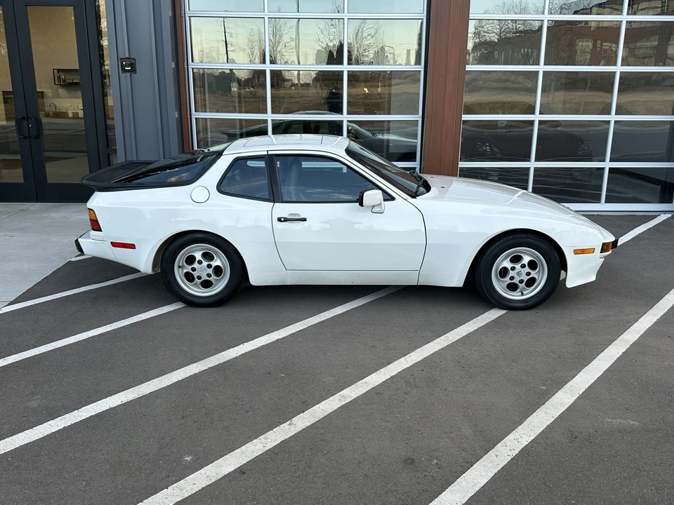 1988 Porsche 944 - Image 18 of 31