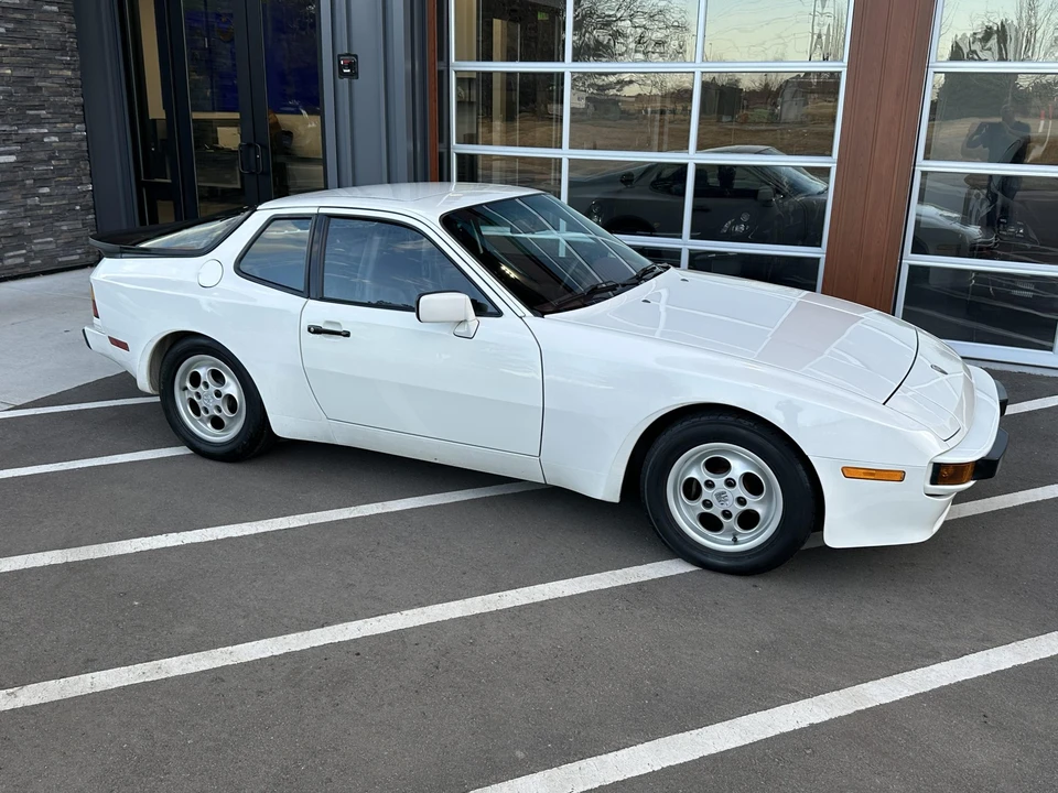 1988 Porsche 944 - Image 16 of 31