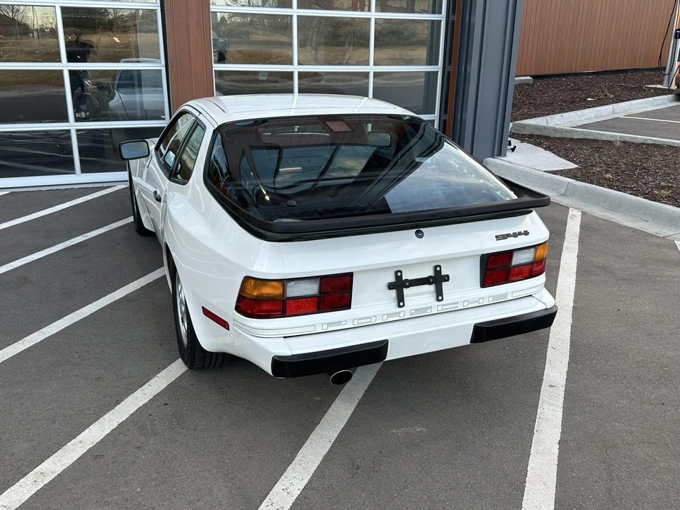 1988 Porsche 944 - Image 28 of 31