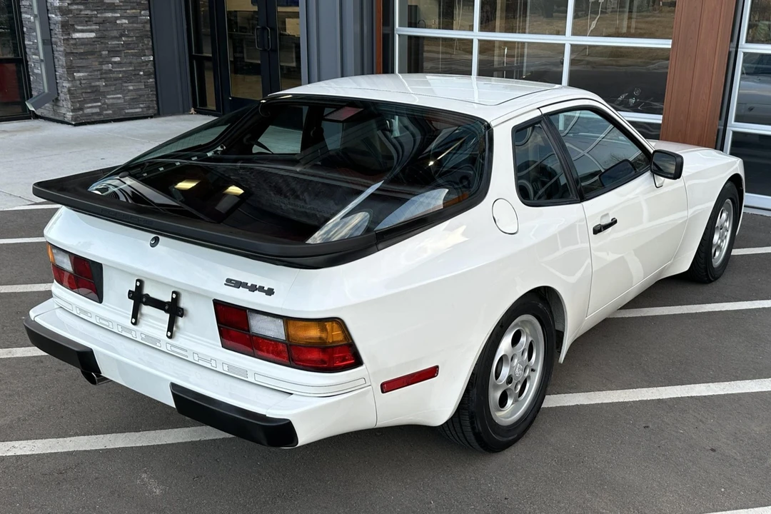 1988 Porsche 944 - Image 22 of 31