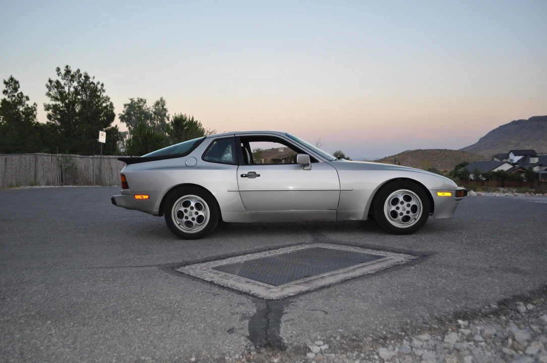 1988 Porsche 944 - Image 9 of 31