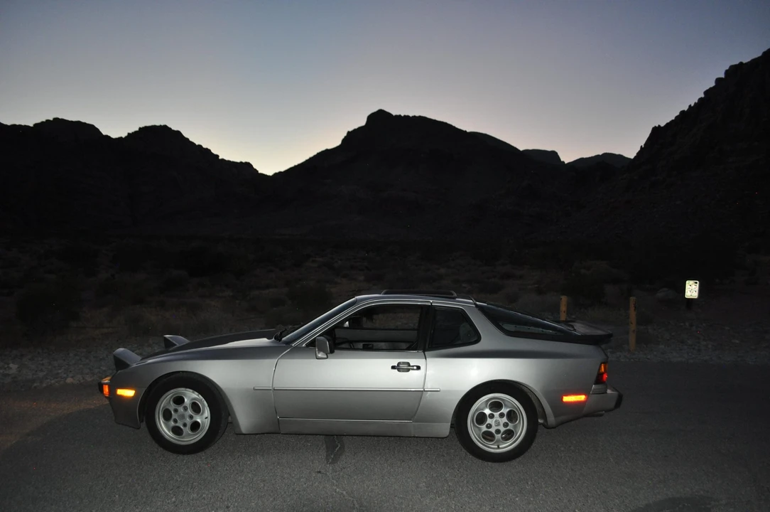 1988 Porsche 944 - Image 23 of 31