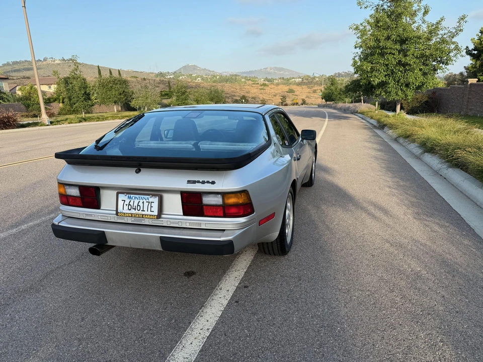 1988 Porsche 944 - Image 27 of 31