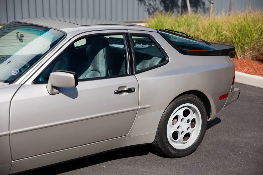 1988 Porsche 944 - Image 14 of 31