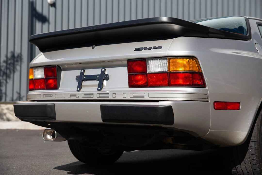 1988 Porsche 944 - Image 19 of 31