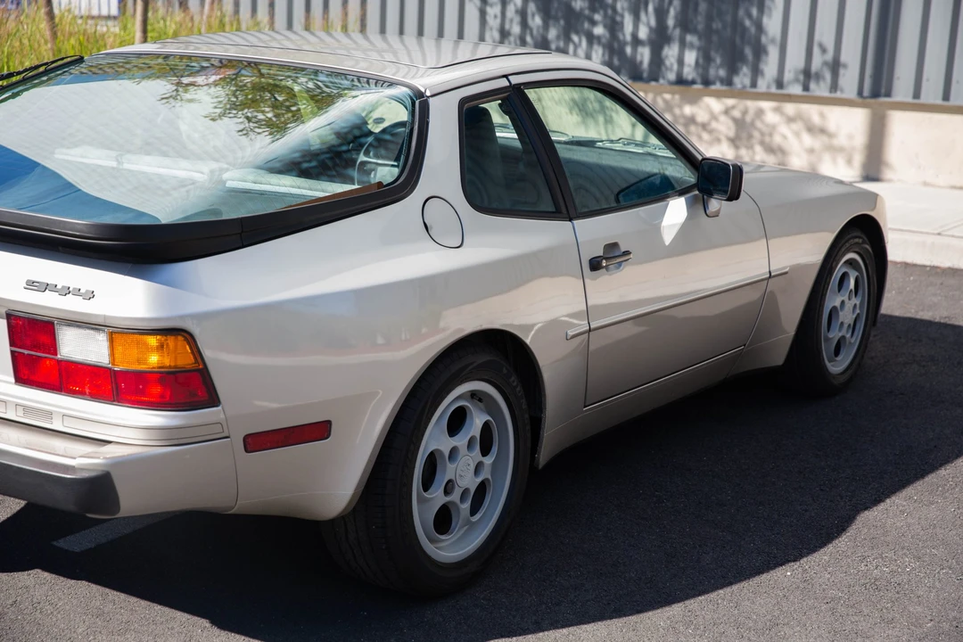 1988 Porsche 944 - Image 21 of 31