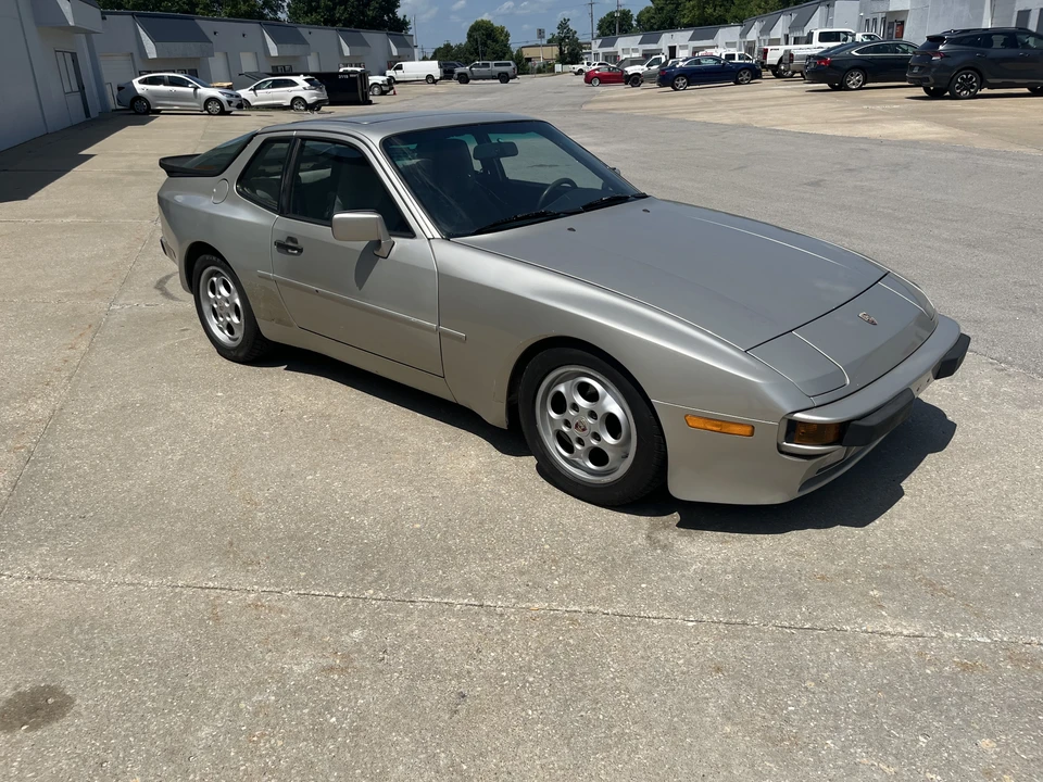 1988 Porsche 944 S - Image 9 of 31