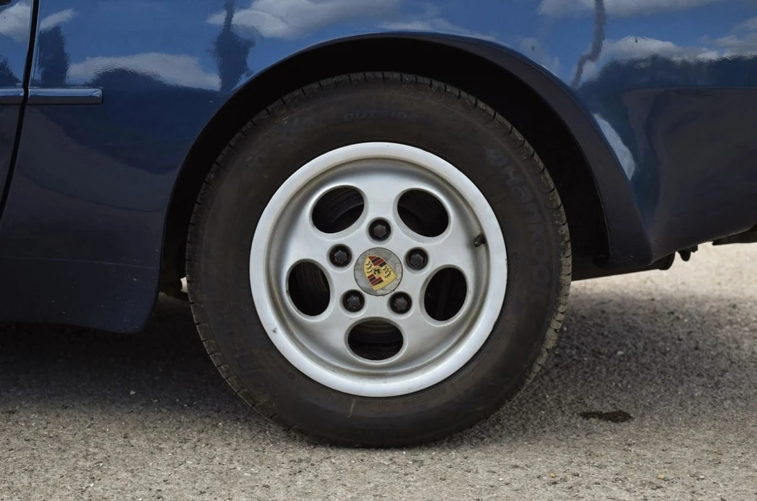1988 Porsche 944 - Image 19 of 31