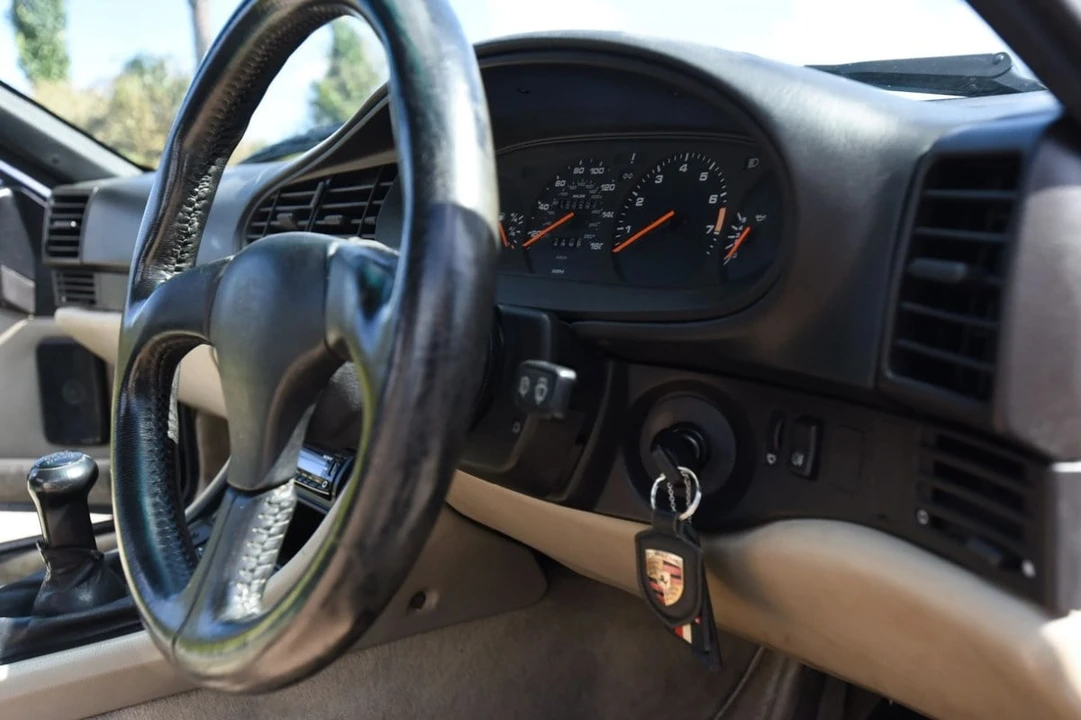 1988 Porsche 944 - Image 20 of 31