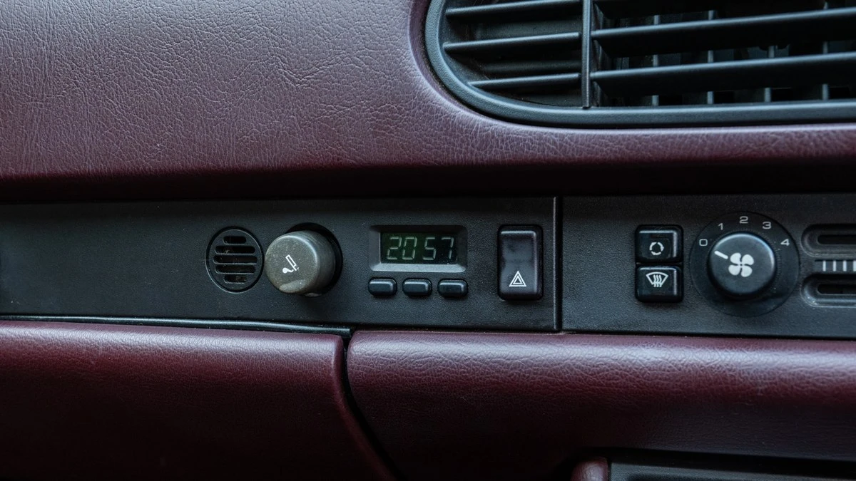 1988 Porsche 944 Turbo - Image 29 of 30