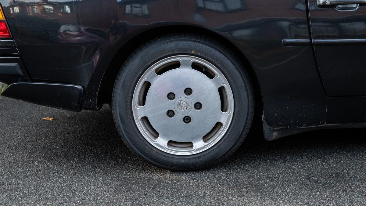 1988 Porsche 944 Turbo - Image 11 of 30