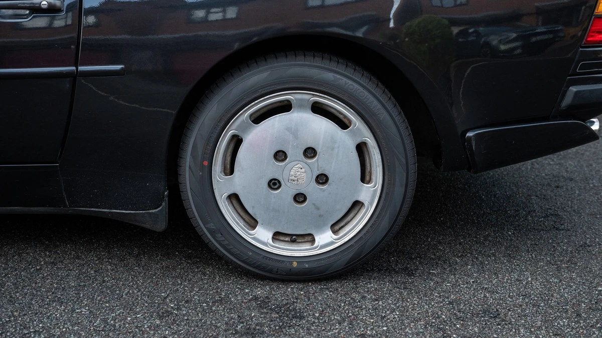 1988 Porsche 944 Turbo - Image 9 of 30