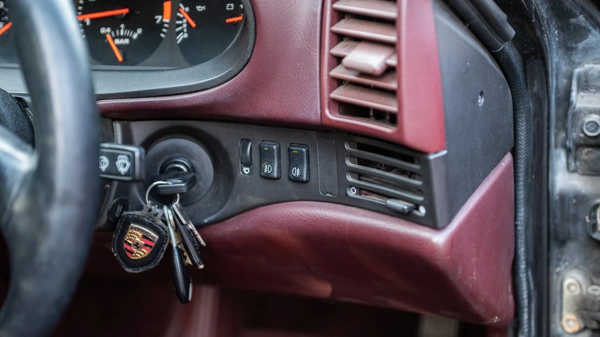 1988 Porsche 944 Turbo - Image 18 of 30