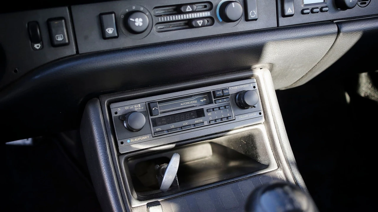 1988 Porsche 944 - Image 25 of 31