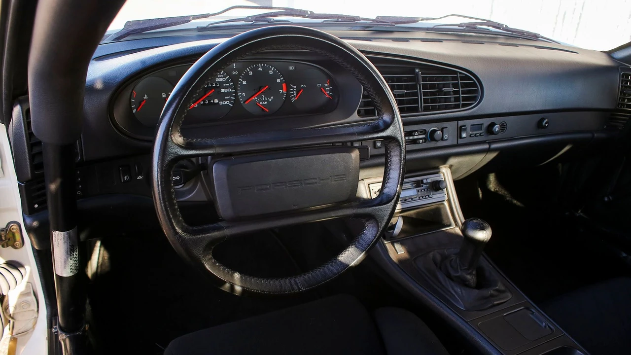 1988 Porsche 944 - Image 16 of 31
