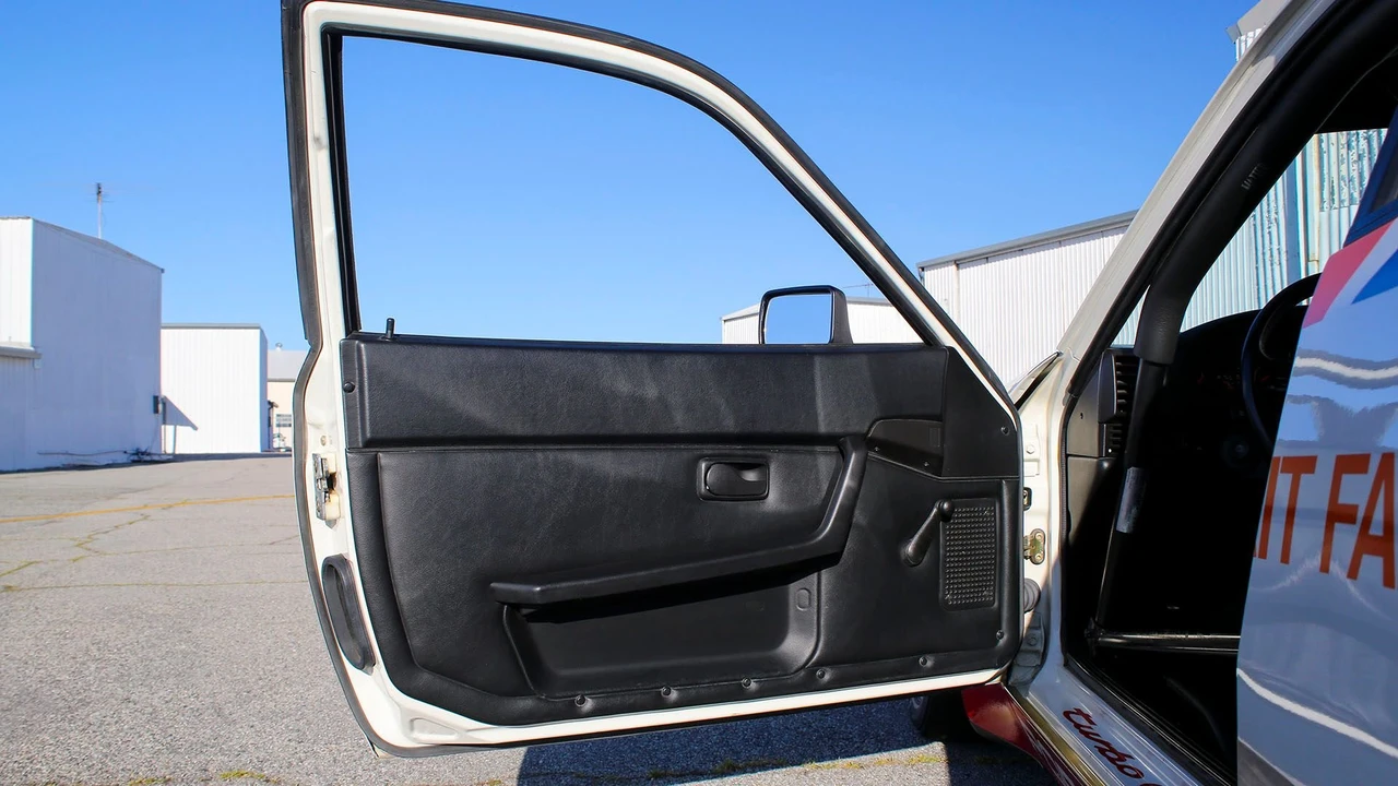 1988 Porsche 944 - Image 14 of 31