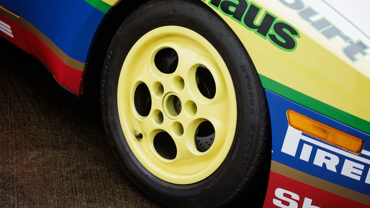1988 Porsche 944 - Image 27 of 31