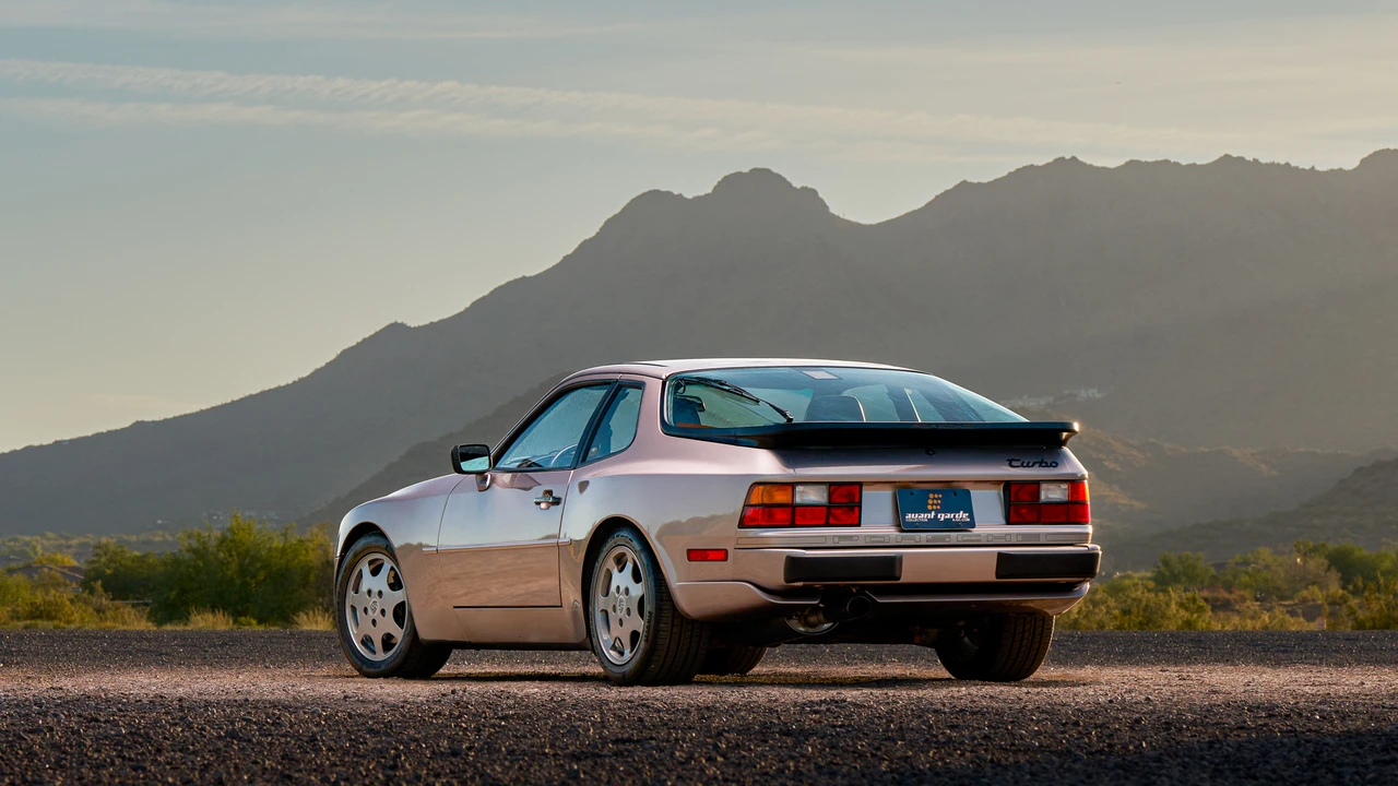 1988 Porsche 944 Turbo - Image 10 of 31