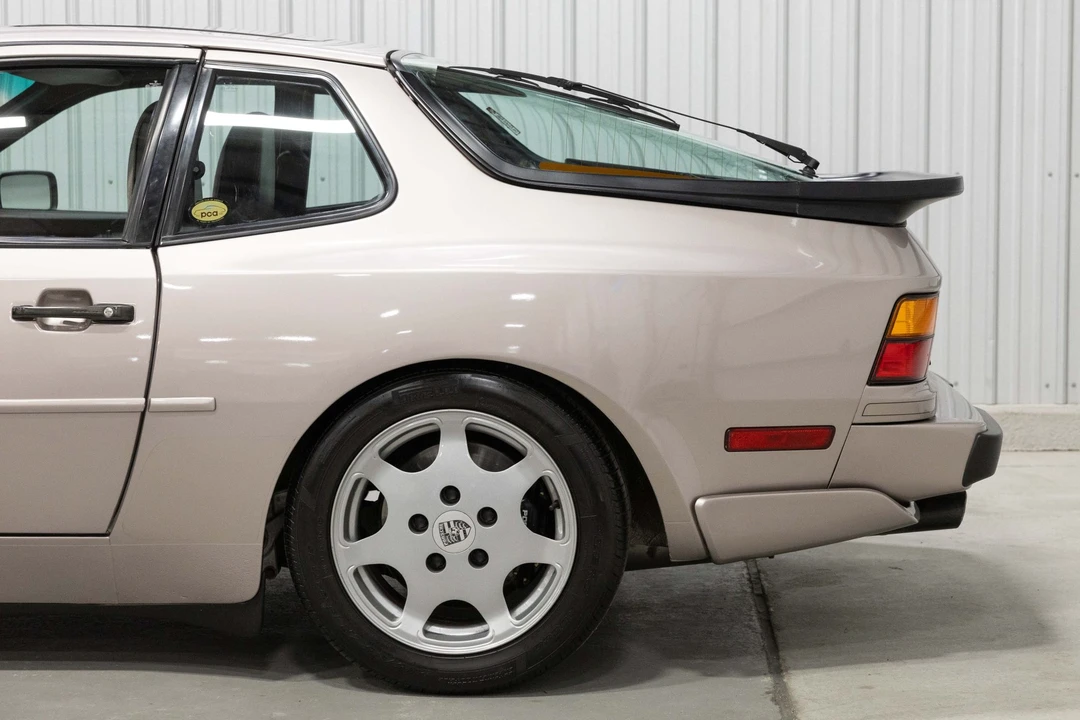 1988 Porsche 944 Turbo - Image 18 of 31