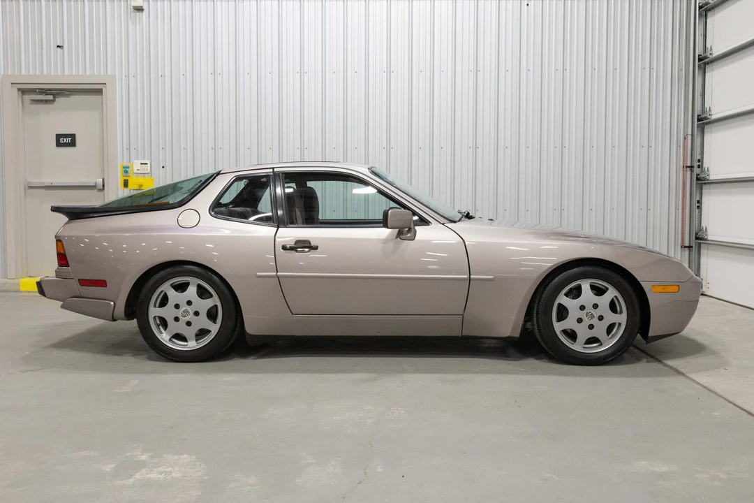 1988 Porsche 944 Turbo - Image 6 of 31