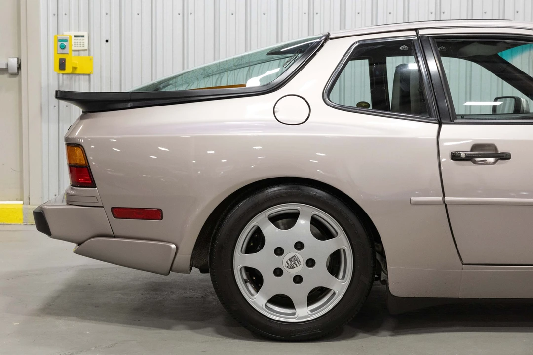 1988 Porsche 944 Turbo - Image 13 of 31