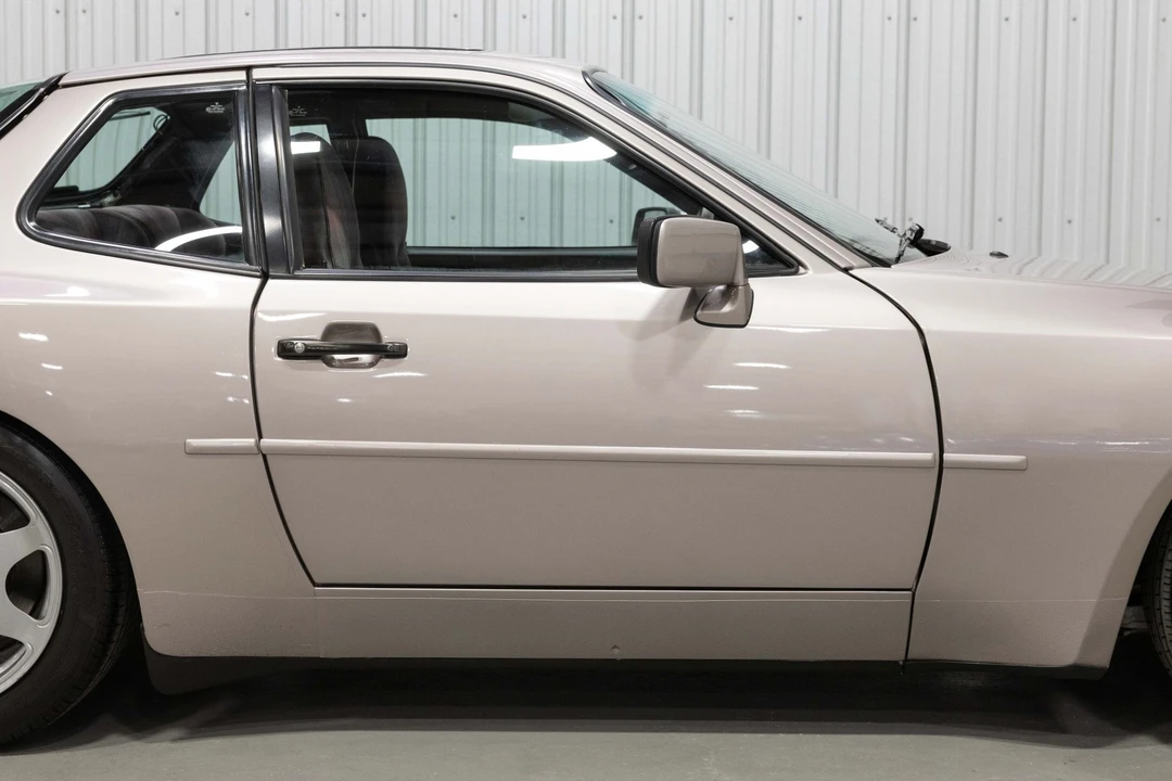 1988 Porsche 944 Turbo - Image 14 of 31