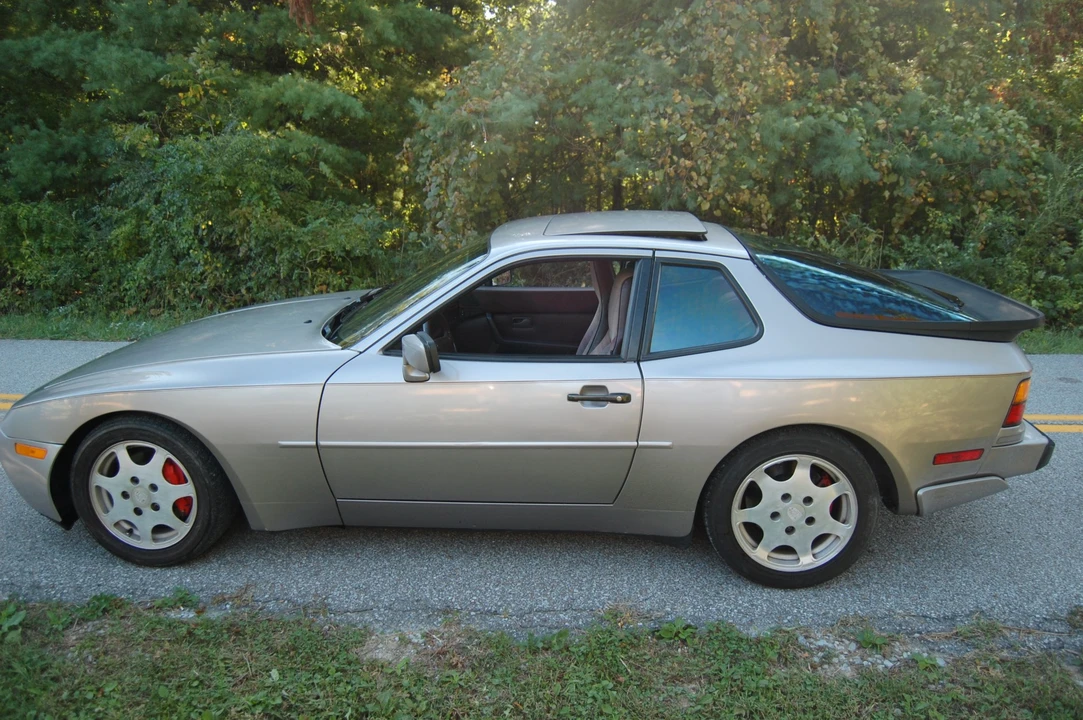 1988 Porsche 944 Turbo - Image 2 of 31