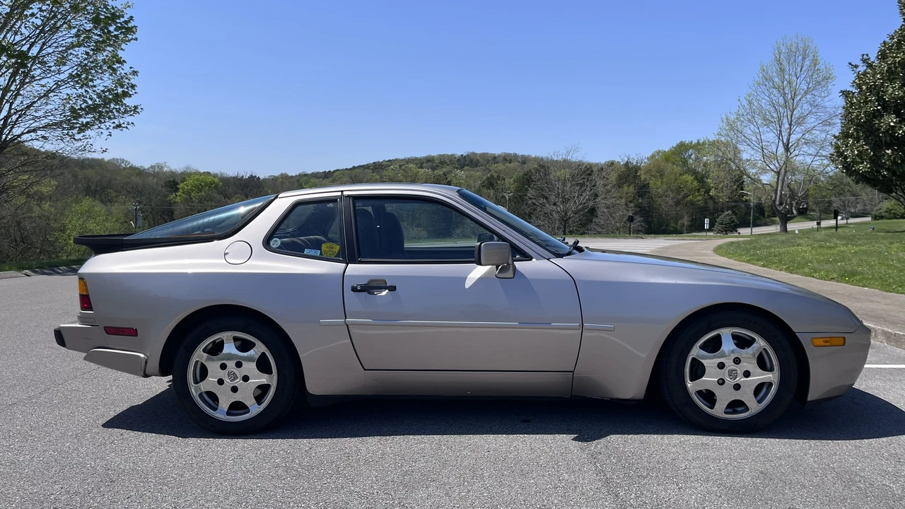 1988 Porsche 944 Turbo - Image 15 of 31