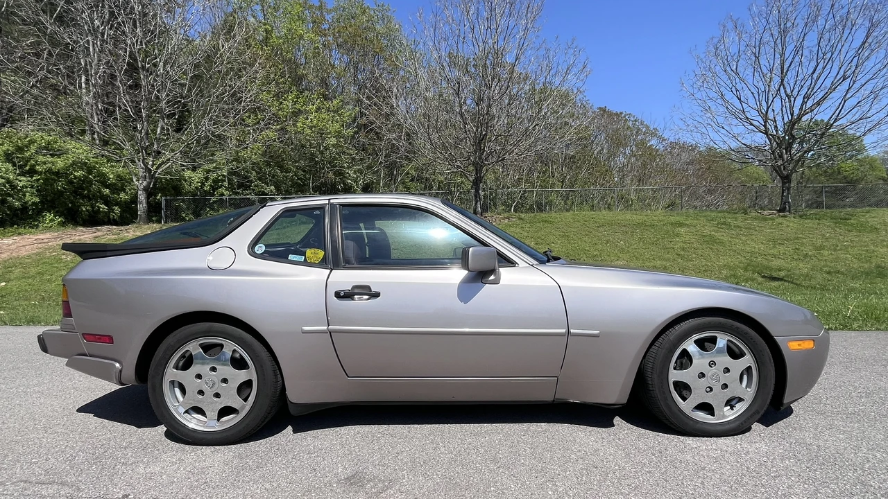 1988 Porsche 944 Turbo - Image 2 of 31