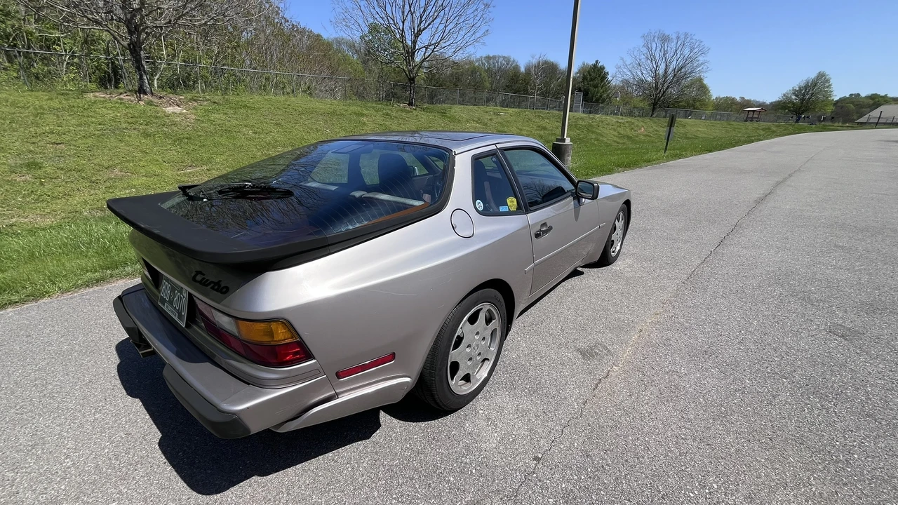 1988 Porsche 944 Turbo - Image 4 of 31