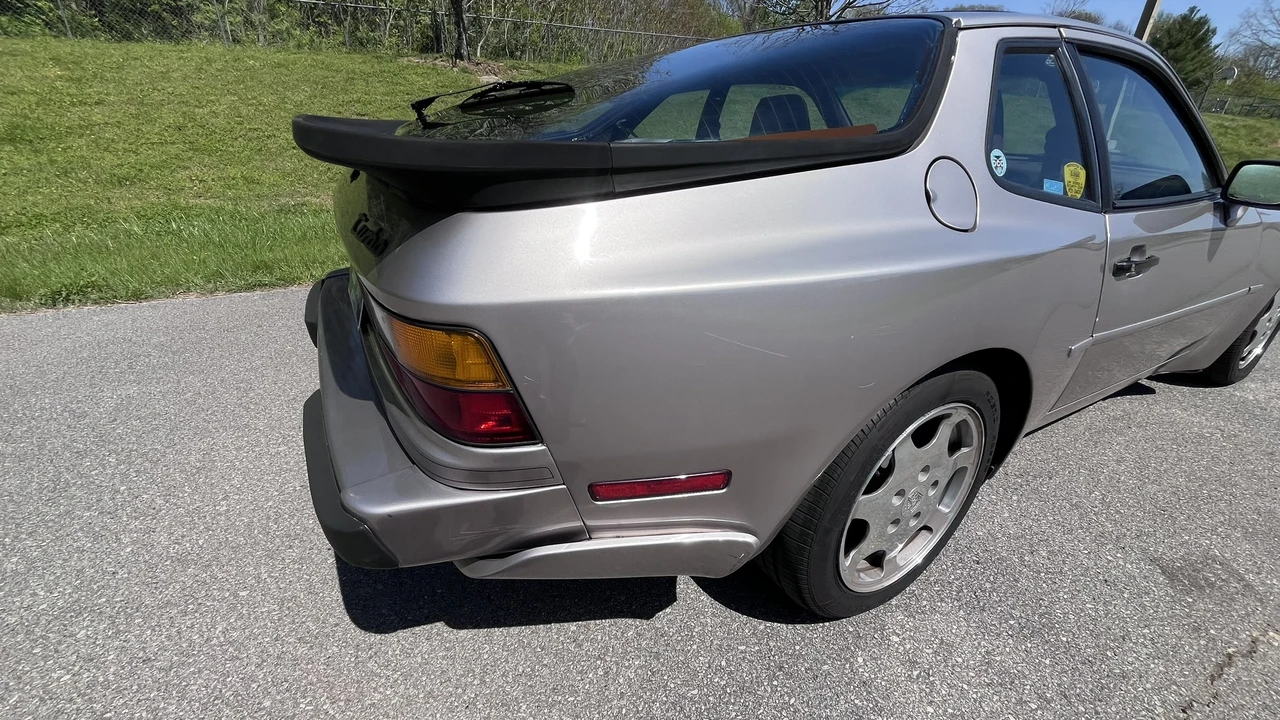 1988 Porsche 944 Turbo - Image 17 of 31