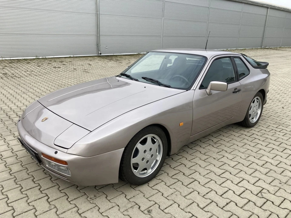 1988 Porsche 944 Turbo - Image 12 of 31