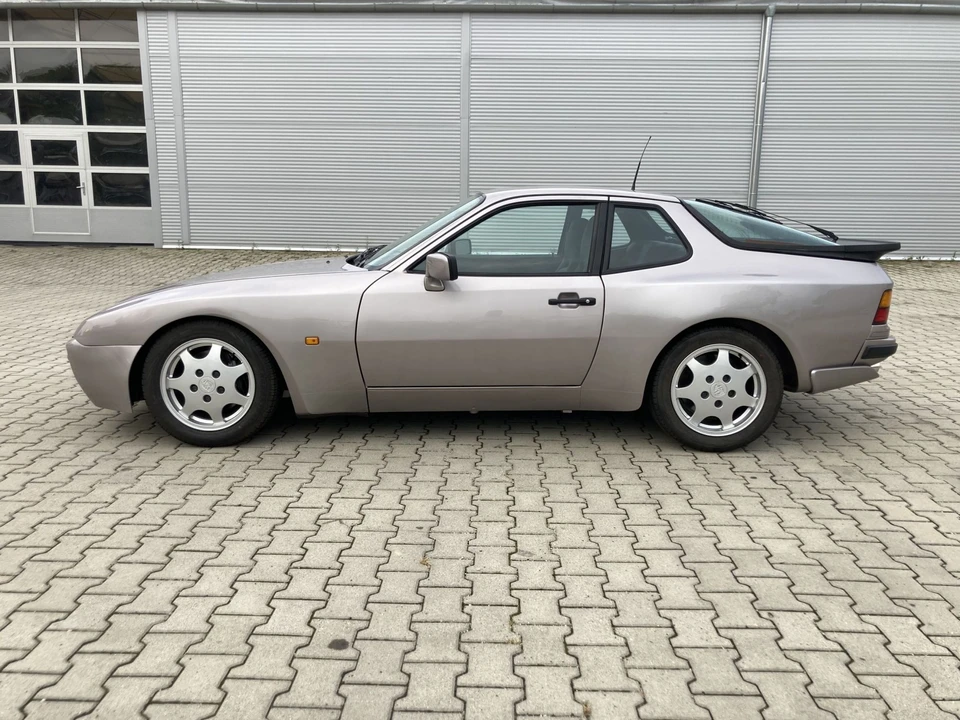 1988 Porsche 944 Turbo - Image 4 of 31